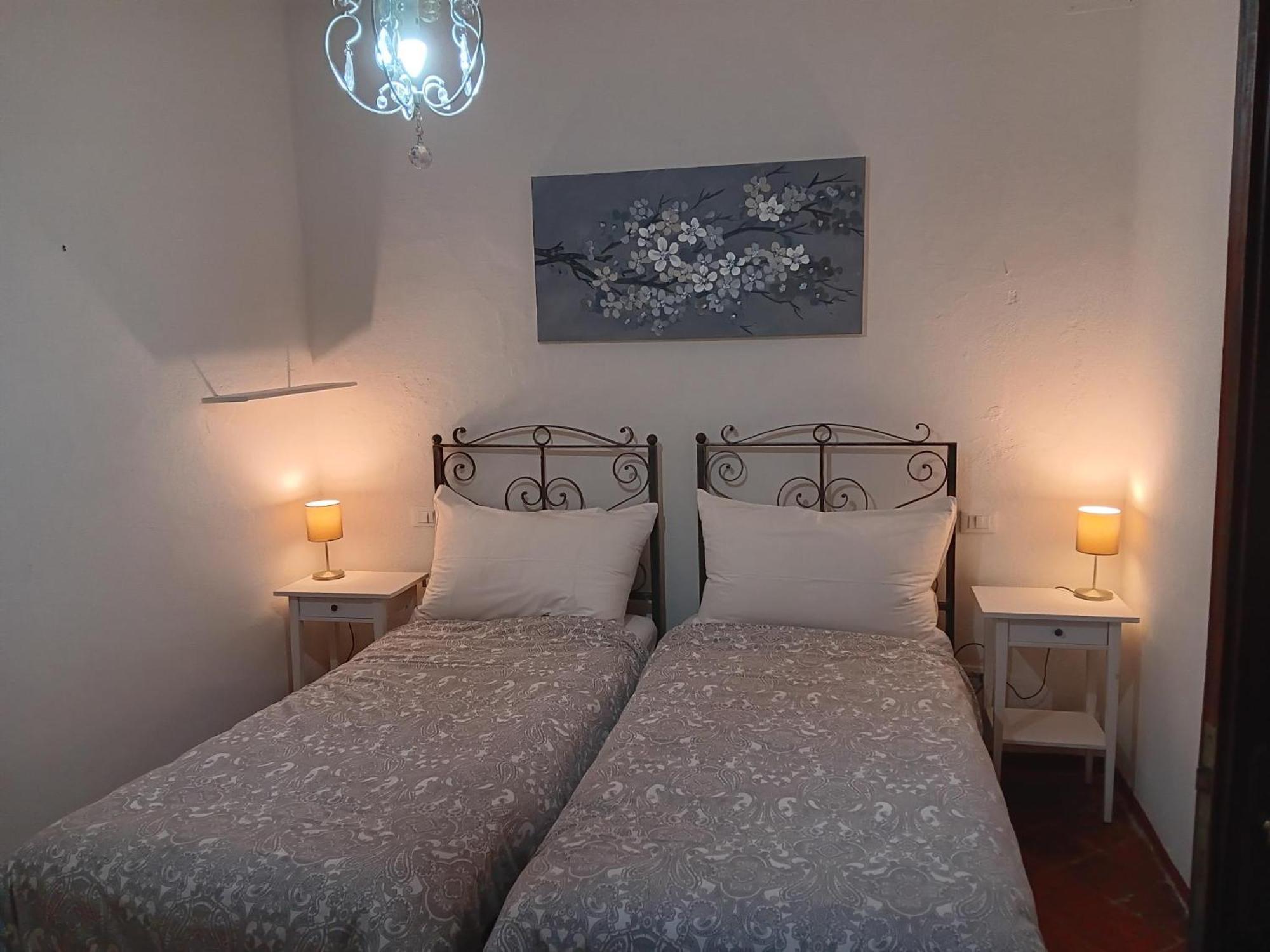 Monti Guesthouse Monti di Licciana Nardi Екстер'єр фото