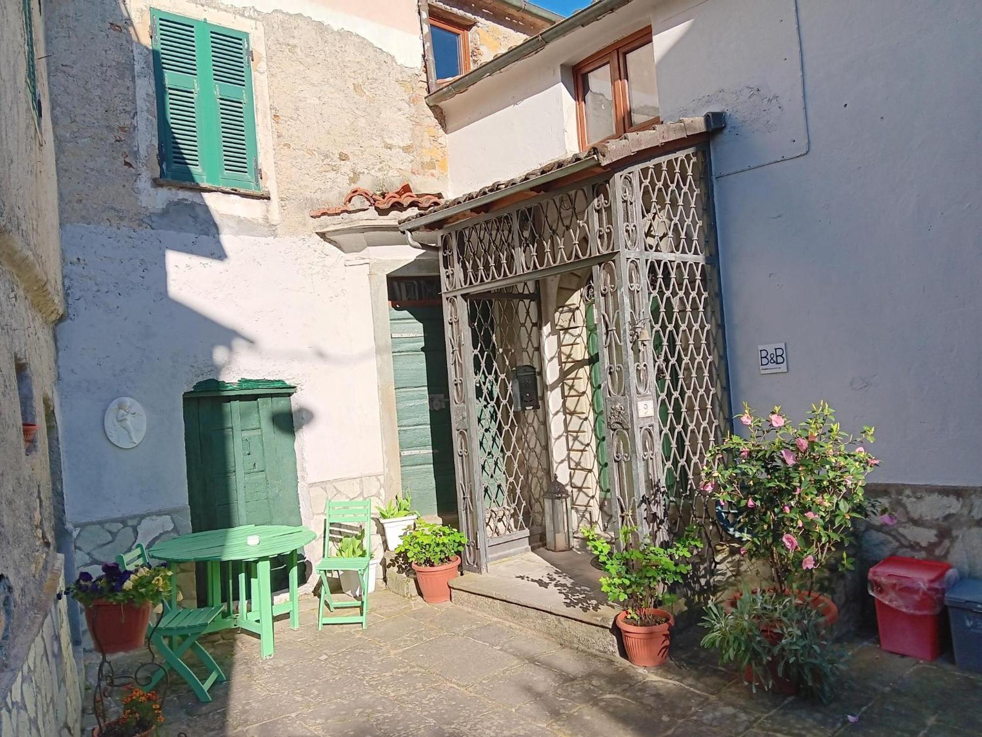 Monti Guesthouse Monti di Licciana Nardi Екстер'єр фото