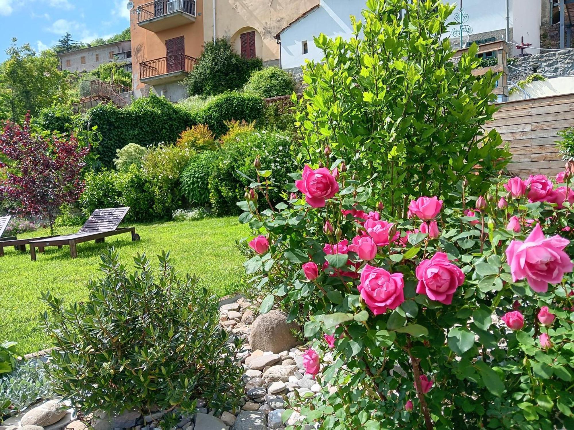 Monti Guesthouse Monti di Licciana Nardi Екстер'єр фото