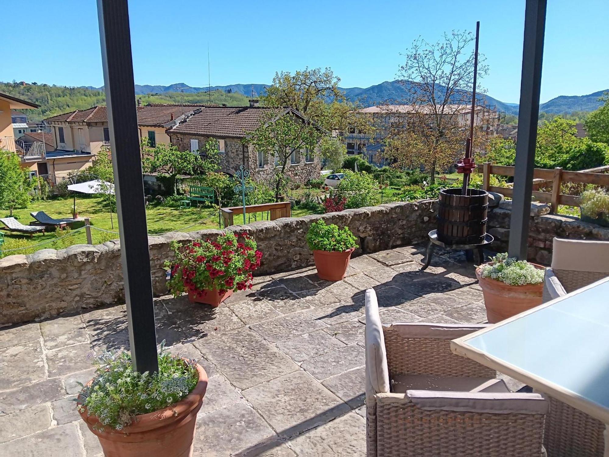 Monti Guesthouse Monti di Licciana Nardi Екстер'єр фото