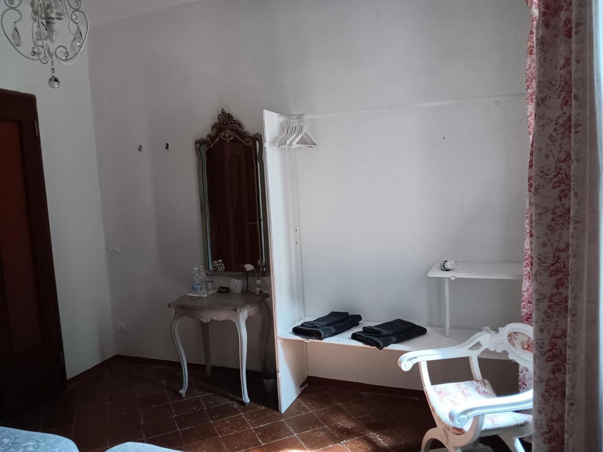 Monti Guesthouse Monti di Licciana Nardi Екстер'єр фото