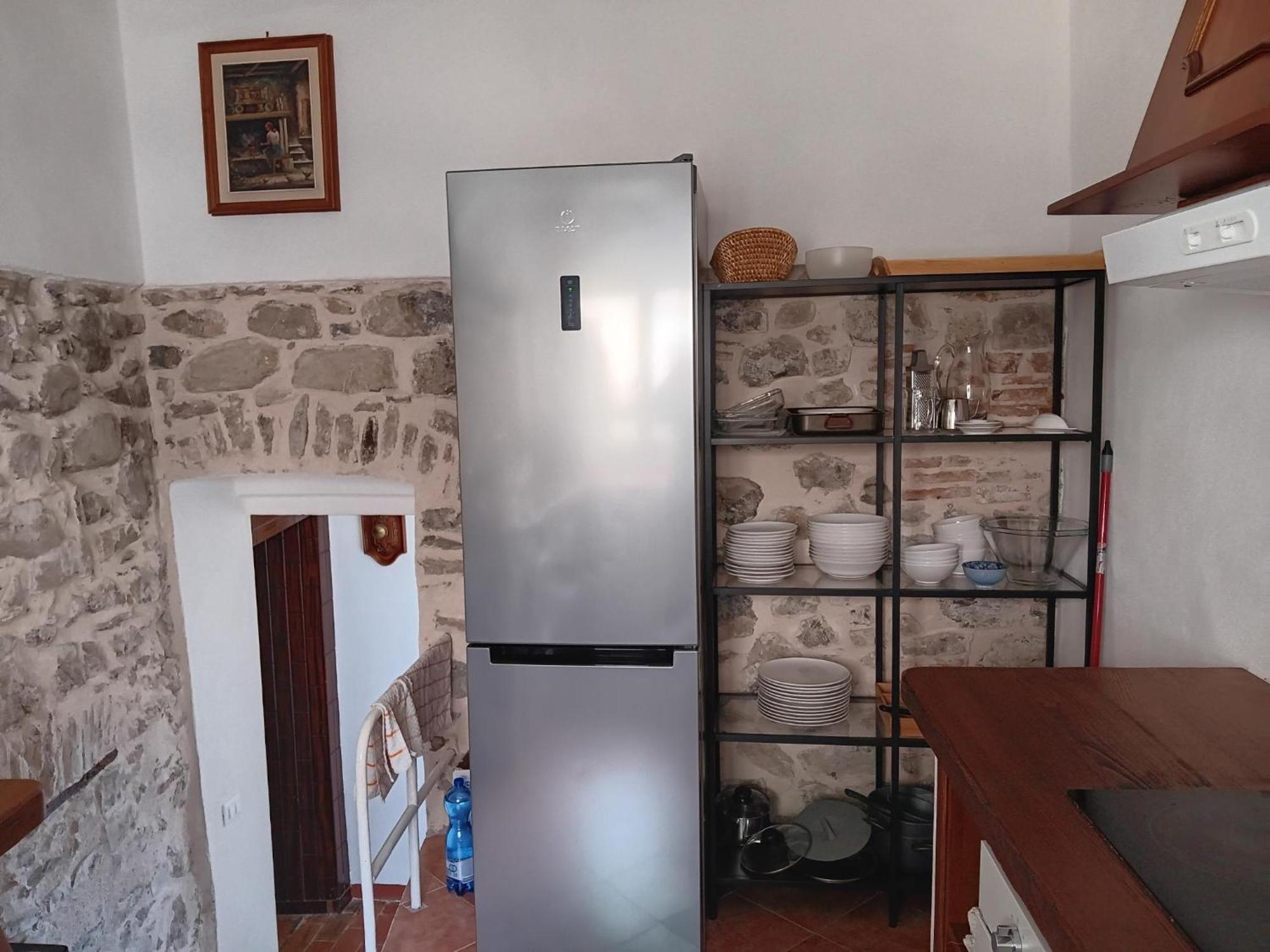 Monti Guesthouse Monti di Licciana Nardi Екстер'єр фото