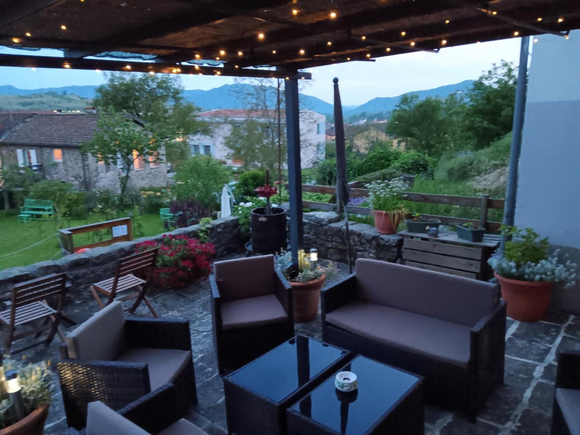 Monti Guesthouse Monti di Licciana Nardi Екстер'єр фото