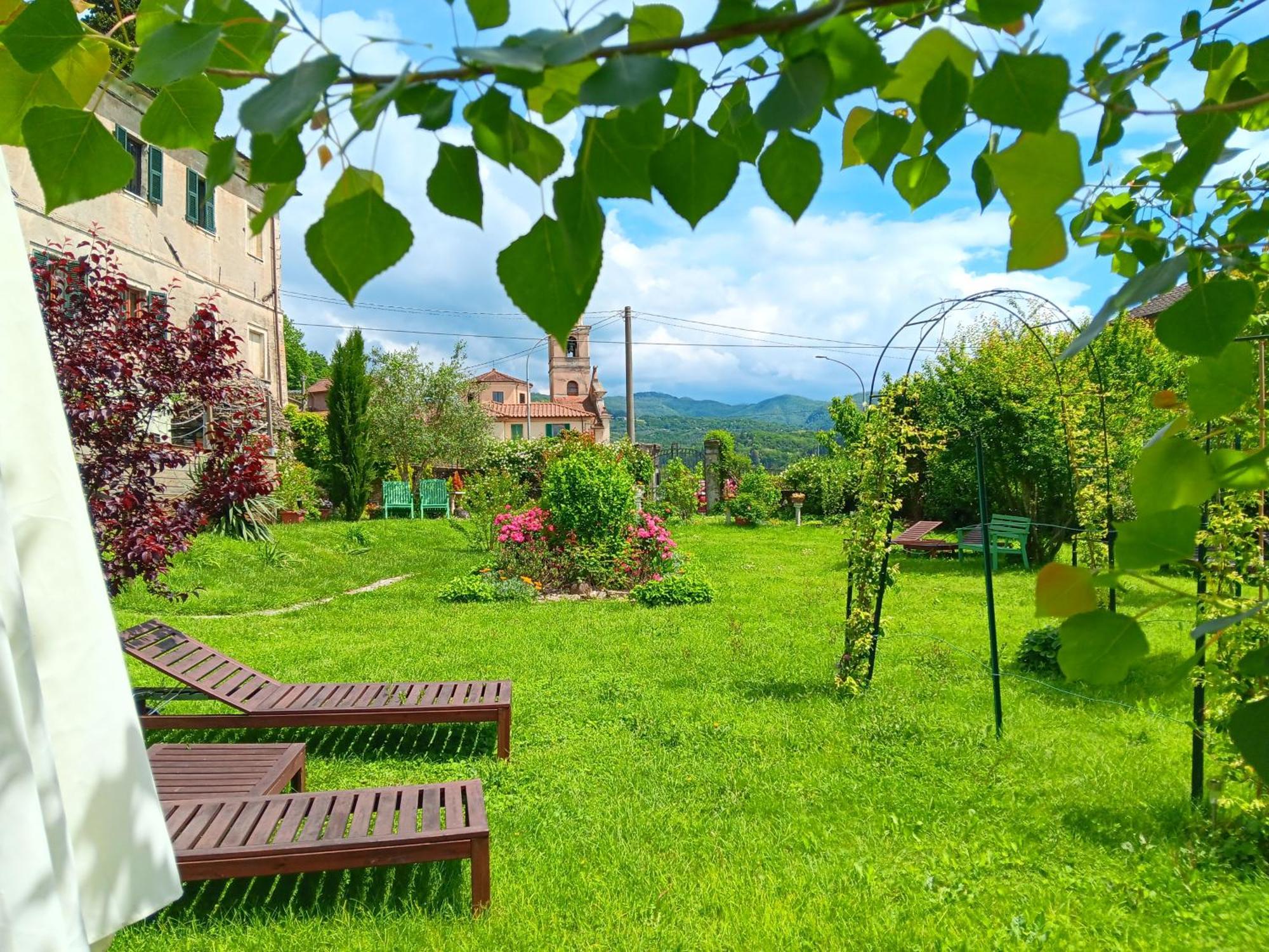 Monti Guesthouse Monti di Licciana Nardi Екстер'єр фото